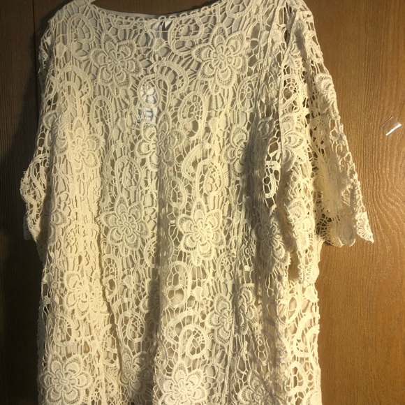 Coldwater Creek - Cream colored lace top - Picture 4 of 8
